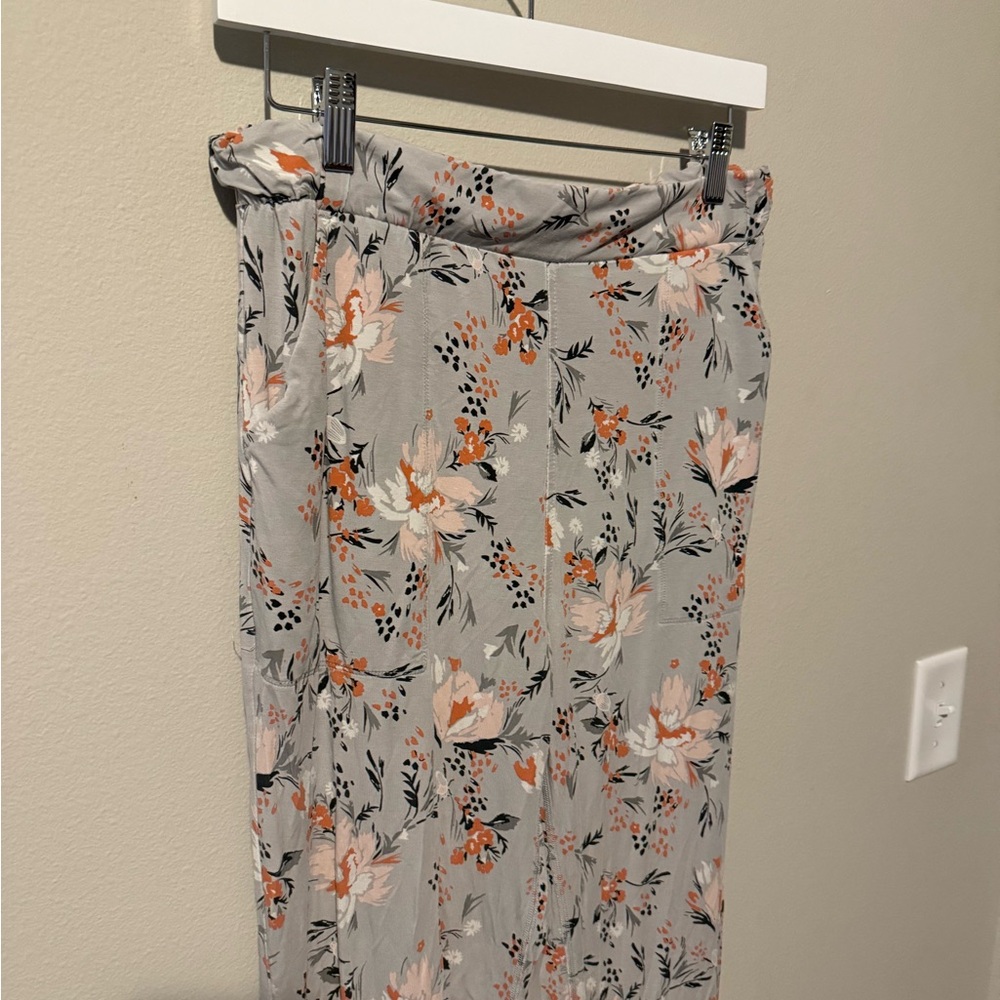 Duluth Trading Co Women’s Small Grey Floral Modal Pants Pockets Comfy Coastal - Picture 2 of 10
